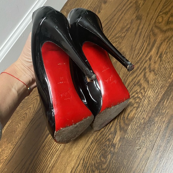 Christian Louboutin - Picture 2 of 6